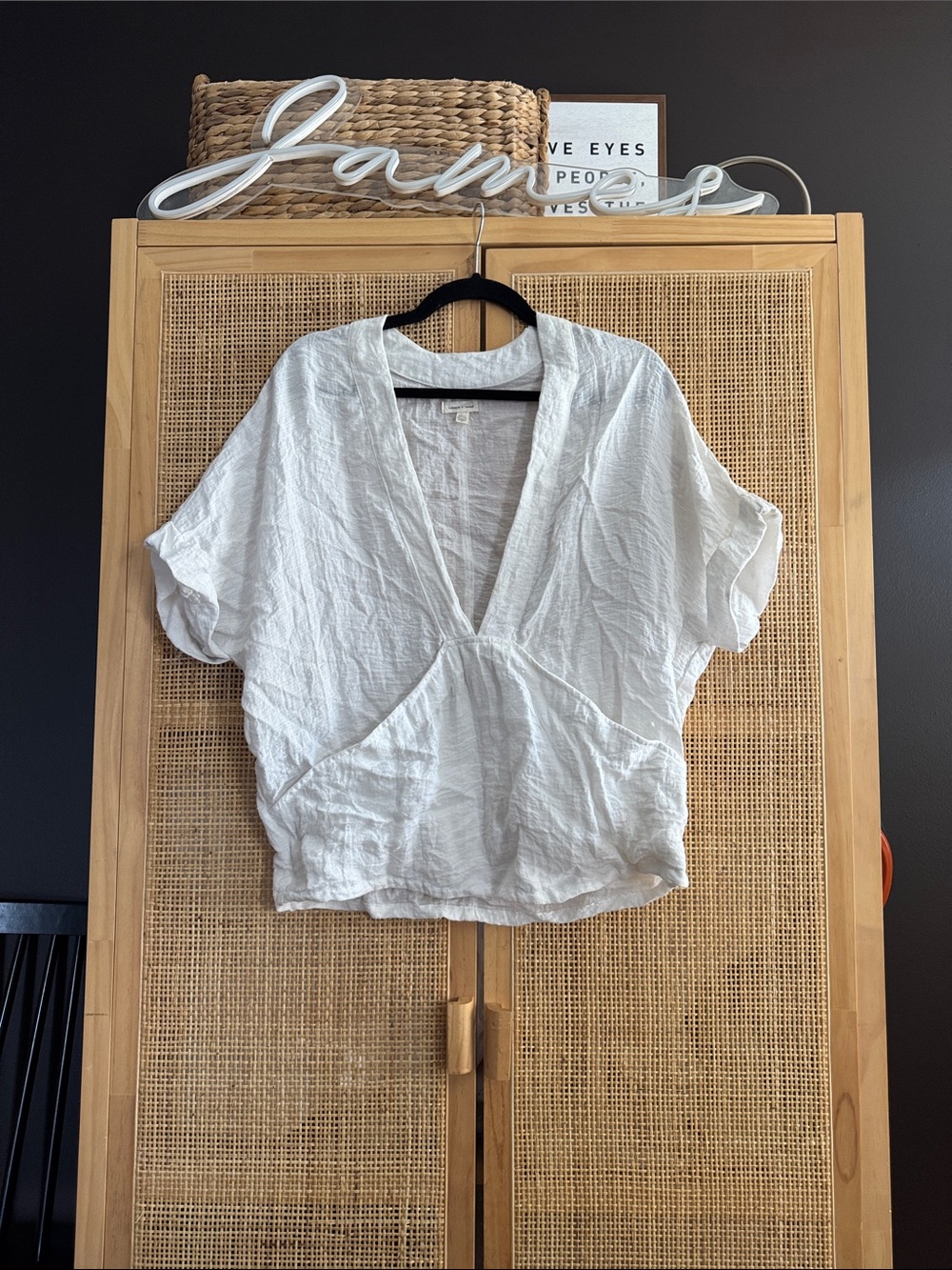 silence + noise White Crinkled V-Neck Short Sleeve Blouse